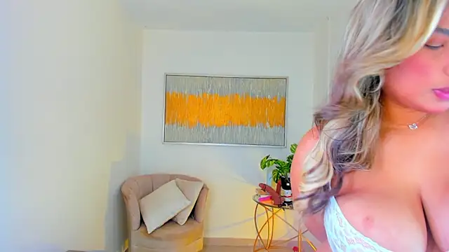 Snapshot of Carlota_peach chatting on 01/22/25, 02:59 Carlota peach online show from 01/22/25, 02:59