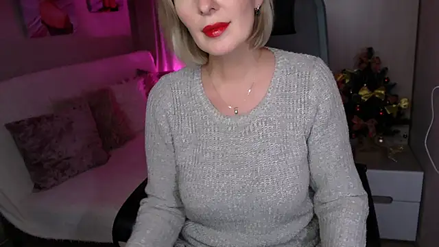 Snapshot of sensualEmilia chatting on 01/09/25, 06:26 sensualEmilia online show from 01/09/25, 06:26