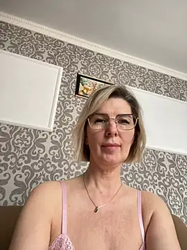 sensualEmilia online show from 04/11/26, 09:02