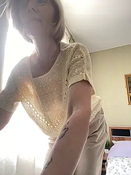 sensualEmilia online show from 06/15/26, 07:10