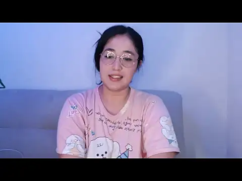 Snapshot of YummymeowW chatting on 05/15/26, 02:35 YummymeowW online show from 05/15/26, 02:35