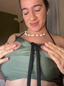 Snapshot of Antonellachic73 chatting on 02/18/25, 03:21 Antonellachic73 online show from 02/18/25, 03:21