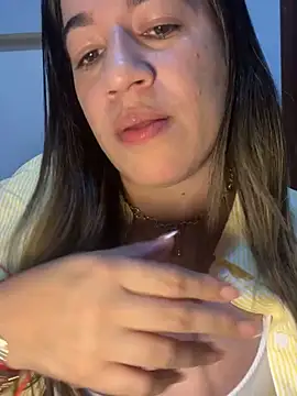 Snapshot of Antonellachic73 chatting on 10/11/25, 12:43 Antonellachic73 online show from 10/11/25, 12:43