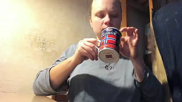 Snapshot of FrumCake chatting on 03/06/25, 12:19 FrumCake online show from 03/06/25, 12:19