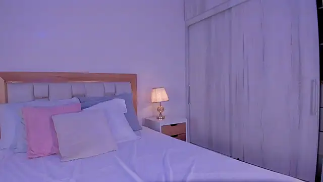 mia hank online show from 03/11/26, 11:38