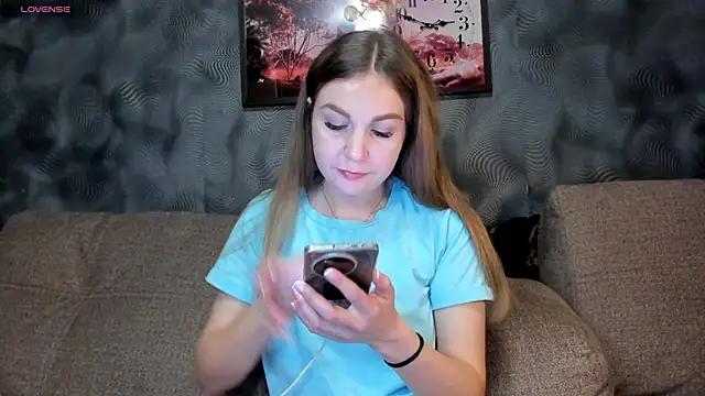 Snapshot of CassieMils chatting on 11/05/25, 04:18 CassieMils online show from 11/05/25, 04:18