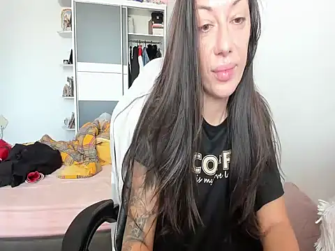 Snapshot of MeliEva chatting on 10/20/25, 09:21 MeliEva online show from 10/20/25, 09:21