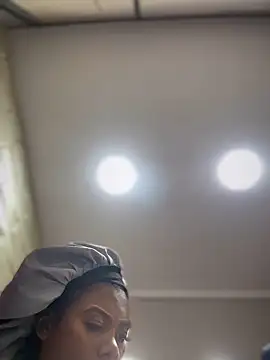 Tayra Siny online show from 10/05/25, 01:20