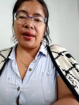 Snapshot of __valentina18 chatting on 12/28/24, 01:17   valentina18 online show from 12/28/24, 01:17