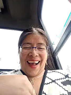Snapshot of __valentina18 chatting on 12/28/24, 04:20   valentina18 online show from 12/28/24, 04:20