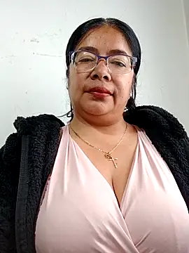 Snapshot of __valentina18 chatting on 02/17/25, 01:10   valentina18 online show from 02/17/25, 01:10