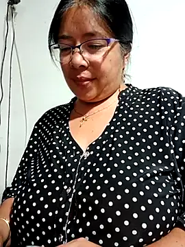 Snapshot of __valentina18 chatting on 03/04/25, 11:43   valentina18 online show from 03/04/25, 11:43