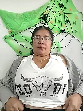 Snapshot of __valentina18 chatting on 10/11/25, 01:09   valentina18 online show from 10/11/25, 01:09