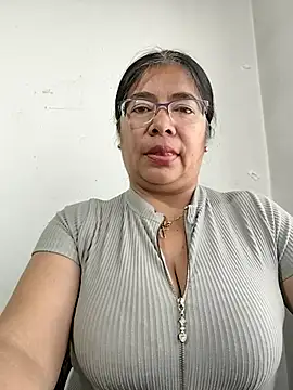 Snapshot of __valentina18 chatting on 11/04/25, 01:10 valentina18 online show from 11/04/25, 01:10