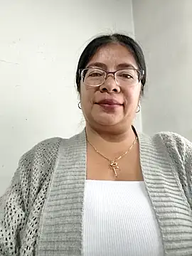 Snapshot of __valentina18 chatting on 11/15/25, 01:07 valentina18 online show from 11/15/25, 01:07