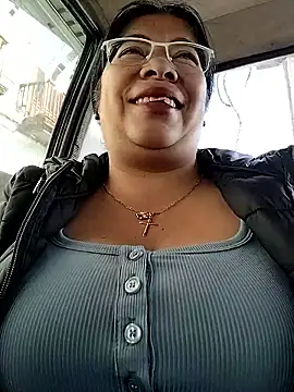 Snapshot of __valentina18 chatting on 11/22/25, 01:21 valentina18 online show from 11/22/25, 01:21