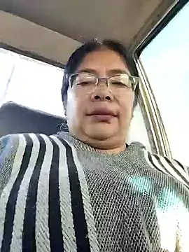 Snapshot of __valentina18 chatting on 11/27/25, 12:18 valentina18 online show from 11/27/25, 12:18