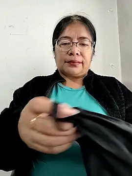 Snapshot of __valentina18 chatting on 12/01/25, 01:05 valentina18 online show from 12/01/25, 01:05