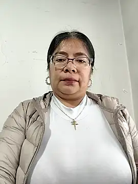 Snapshot of __valentina18 chatting on 12/02/25, 01:05 valentina18 online show from 12/02/25, 01:05