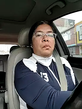 Snapshot of __valentina18 chatting on 12/13/25, 08:04 valentina18 online show from 12/13/25, 08:04