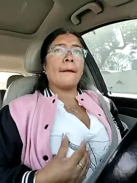 Snapshot of __valentina18 chatting on 12/14/25, 03:28 valentina18 online show from 12/14/25, 03:28