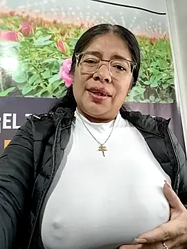   valentina18 online show from 05/06/26, 12:32