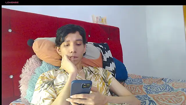 Snapshot of LAICK_01 chatting on 04/22/26, 12:24 LAICK 01 online show from 04/22/26, 12:24