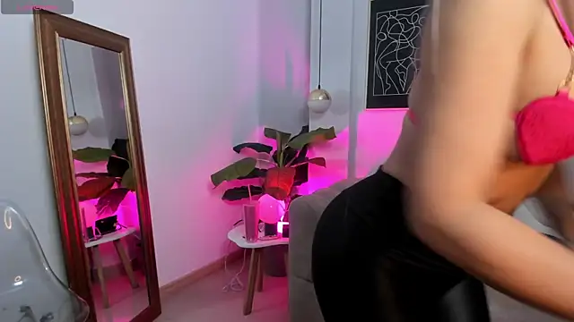  Nicoletteshea  online show from 05/11/26, 05:10