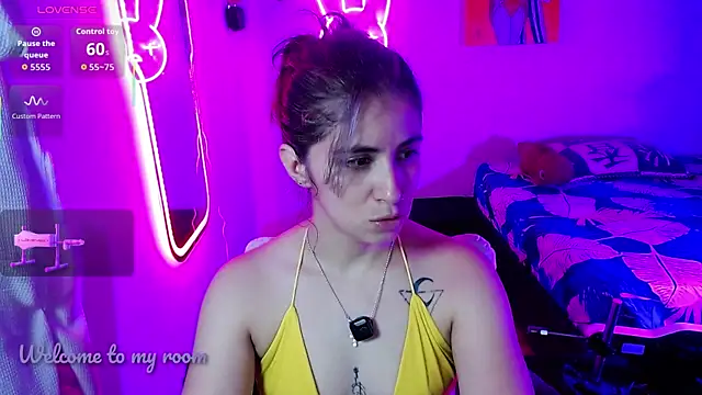 Snapshot of valentina_angel chatting on 06/26/26, 04:28 valentina angel online show from 06/26/26, 04:28