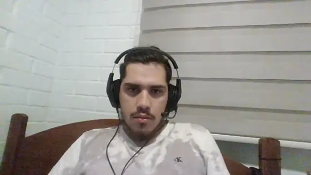 Snapshot of hung_weeb chatting on 12/04/24, 01:14 hung weeb online show from 12/04/24, 01:14