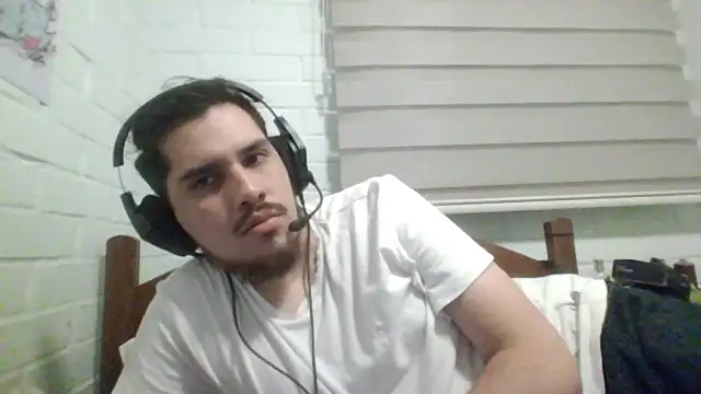 Snapshot of hung_weeb chatting on 12/09/24, 01:18 hung weeb online show from 12/09/24, 01:18