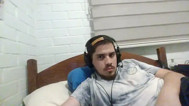 Snapshot of hung_weeb chatting on 12/10/24, 03:30 hung weeb online show from 12/10/24, 03:30