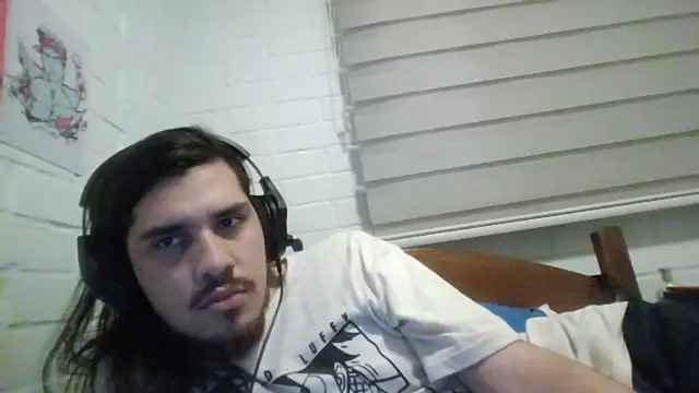 Snapshot of hung_weeb chatting on 12/11/24, 12:44 hung weeb online show from 12/11/24, 12:44