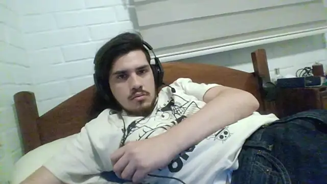 Snapshot of hung_weeb chatting on 12/11/24, 03:45 hung weeb online show from 12/11/24, 03:45