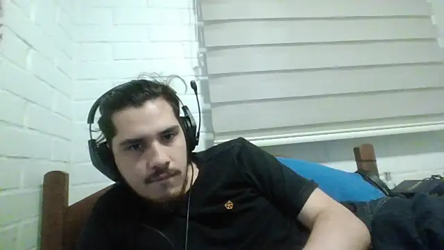 Snapshot of hung_weeb chatting on 12/13/24, 12:20 hung weeb online show from 12/13/24, 12:20