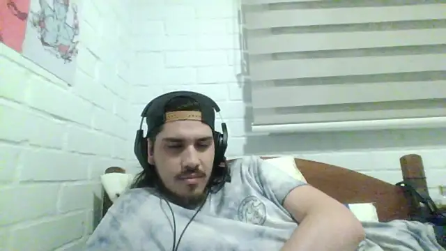 Snapshot of hung_weeb chatting on 12/16/24, 01:10 hung weeb online show from 12/16/24, 01:10