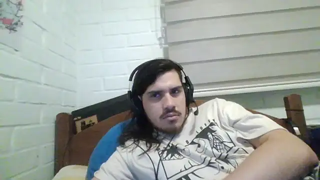 Snapshot of hung_weeb chatting on 01/13/25, 01:02 hung weeb online show from 01/13/25, 01:02