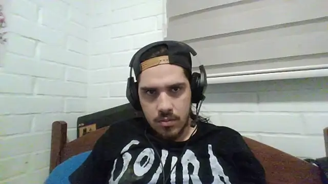 Snapshot of hung_weeb chatting on 01/17/25, 01:47 hung weeb online show from 01/17/25, 01:47