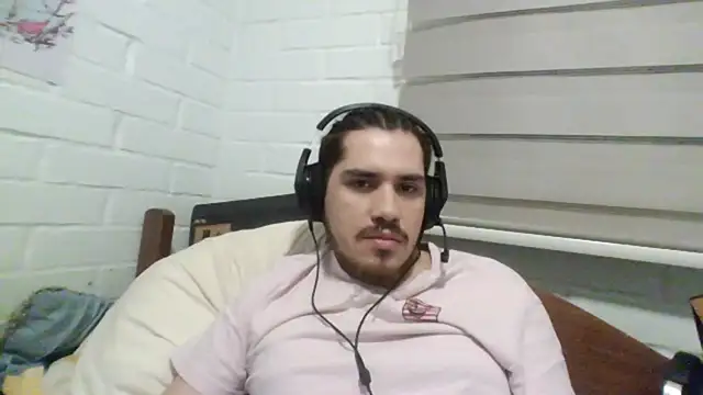 Snapshot of hung_weeb chatting on 01/18/25, 02:58 hung weeb online show from 01/18/25, 02:58