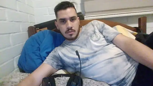 Snapshot of hung_weeb chatting on 01/22/25, 03:41 hung weeb online show from 01/22/25, 03:41