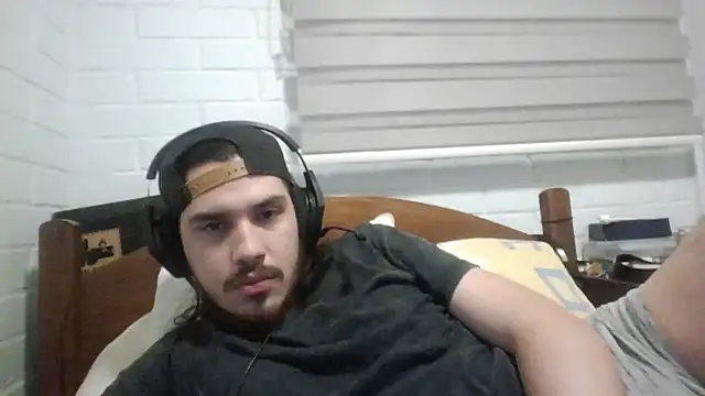 Snapshot of hung_weeb chatting on 02/02/25, 03:32 hung weeb online show from 02/02/25, 03:32