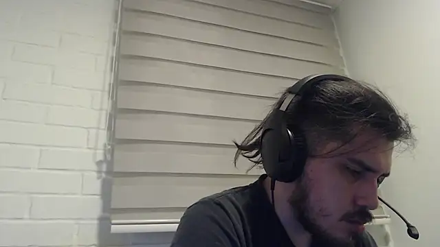 Snapshot of hung_weeb chatting on 02/04/25, 03:54 hung weeb online show from 02/04/25, 03:54