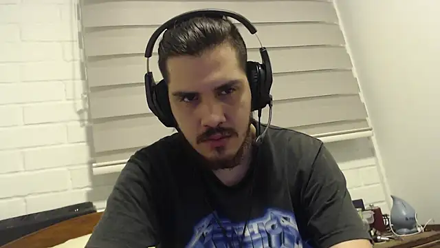 Snapshot of hung_weeb chatting on 02/04/25, 06:57 hung weeb online show from 02/04/25, 06:57