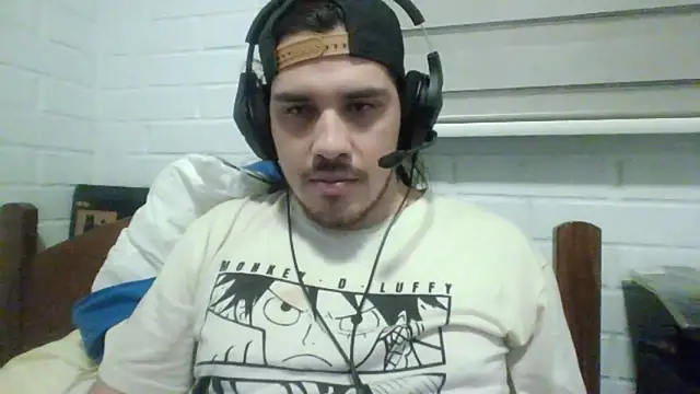 Snapshot of hung_weeb chatting on 02/10/25, 02:19 hung weeb online show from 02/10/25, 02:19