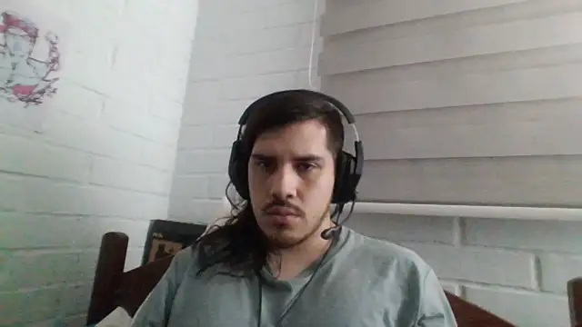 Snapshot of hung_weeb chatting on 02/14/25, 01:02 hung weeb online show from 02/14/25, 01:02