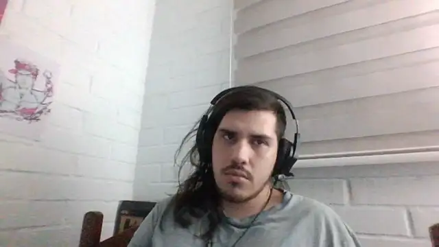 Snapshot of hung_weeb chatting on 02/15/25, 02:04 hung weeb online show from 02/15/25, 02:04