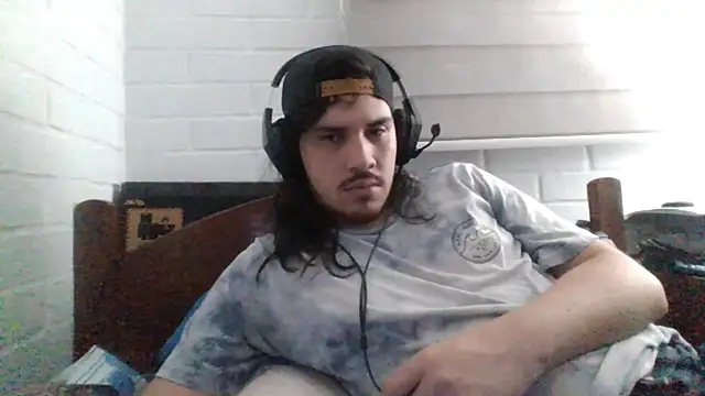 Snapshot of hung_weeb chatting on 02/18/25, 04:37 hung weeb online show from 02/18/25, 04:37