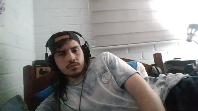 Snapshot of hung_weeb chatting on 02/19/25, 03:39 hung weeb online show from 02/19/25, 03:39