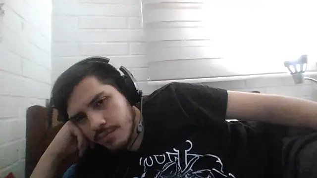 Snapshot of hung_weeb chatting on 03/05/25, 03:40 hung weeb online show from 03/05/25, 03:40