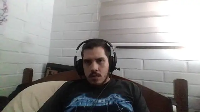 Snapshot of hung_weeb chatting on 03/10/25, 02:50 hung weeb online show from 03/10/25, 02:50